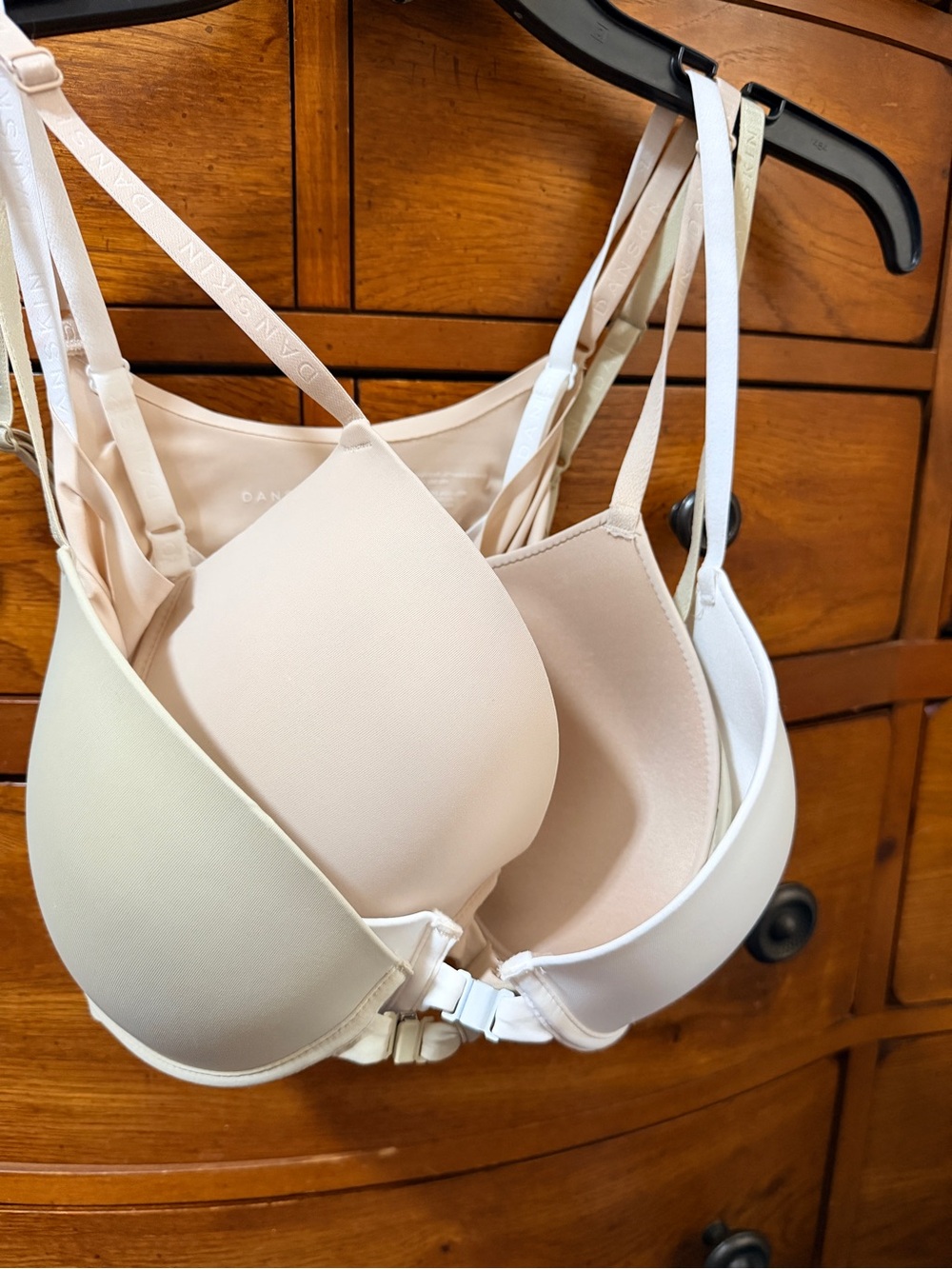 Seamless Front-Closure T-Shirt Bra - Nude/White